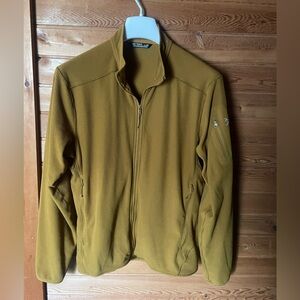 Men’s Arc’teryx lightweight jacket in Yukon